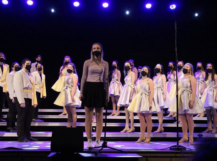 Photo: [sbrhsshowchoir] Electrify performing at the 2022 Tantasqua Spectacular. Instagram, 2/12/22.