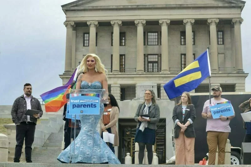 Tennessee drag queen Britney Banks speaking on Tennessee's decision to ban drag in front of the Tennessee state Capitol on February 14th, 2023. (Image courtesy of Blaise Gainey/WPLN)